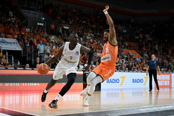 扩大其在亚 扩大其在亚